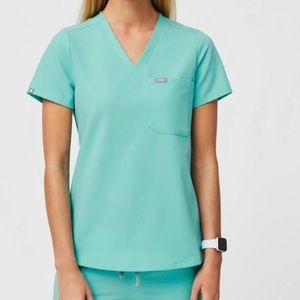 Figs scrub top